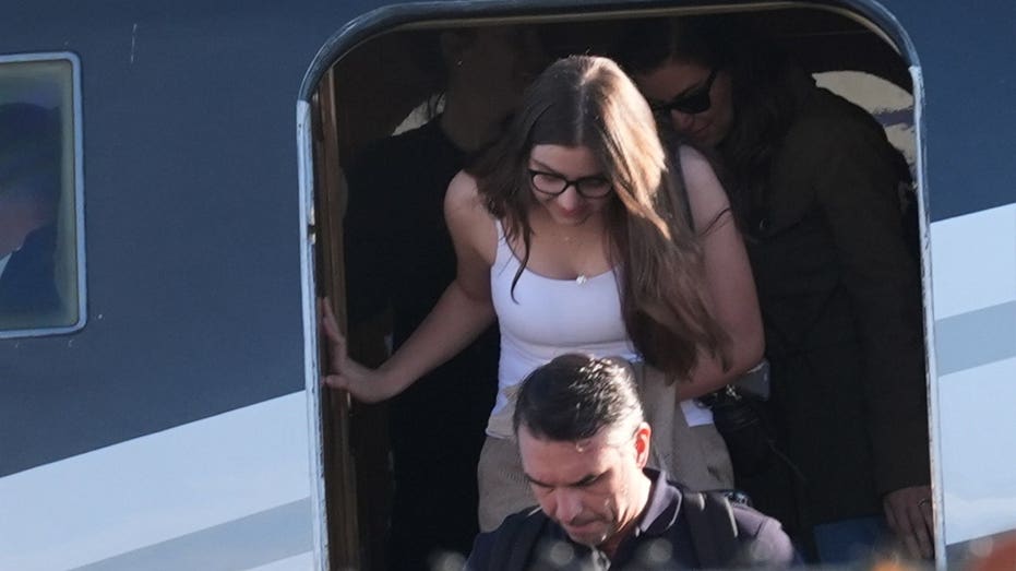 Bolsonaro declares himself ‘leader’ of Brazil after fleeing country, arriving in Miami Bolsonaro declares himself ‘leader’ of Brazil after fleeing country, arriving in Miami