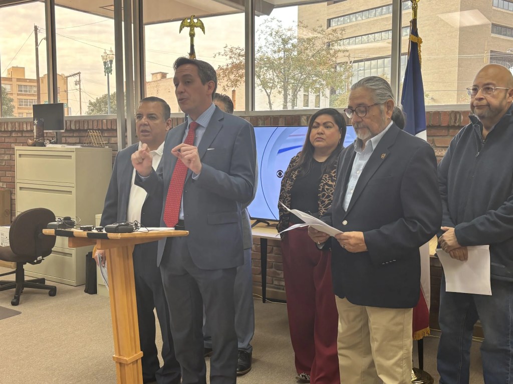 El Paso ISD releases student data to state comptroller, prompting concerns over undocumented students El Paso ISD releases student data to state comptroller, prompting concerns over undocumented students