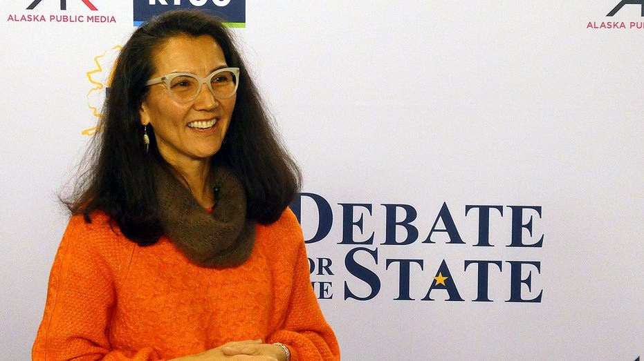 Democrat’s debate ‘cue cards’ steal spotlight in high-stakes Senate clash Democrat’s debate ‘cue cards’ steal spotlight in high-stakes Senate clash