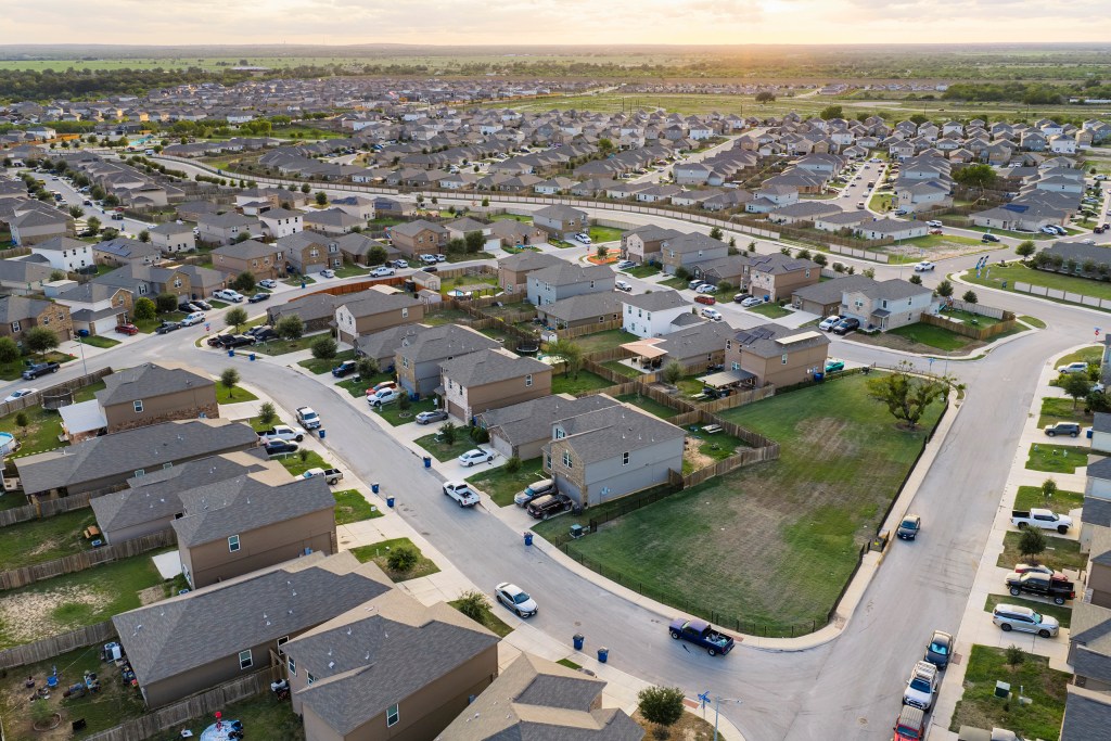 Texans didn’t know their neighborhood was built near an abandoned oil well spreading toxic fumes Texans didn’t know their neighborhood was built near an abandoned oil well spreading toxic fumes