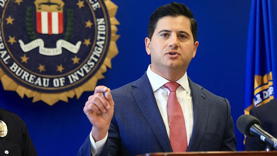 US Attorney calls out ‘loud-mouth’ California Dems as feds step in with Skid Row drug bust: ‘They’re lunatics’ US Attorney calls out ‘loud-mouth’ California Dems as feds step in with Skid Row drug bust: ‘They’re lunatics’