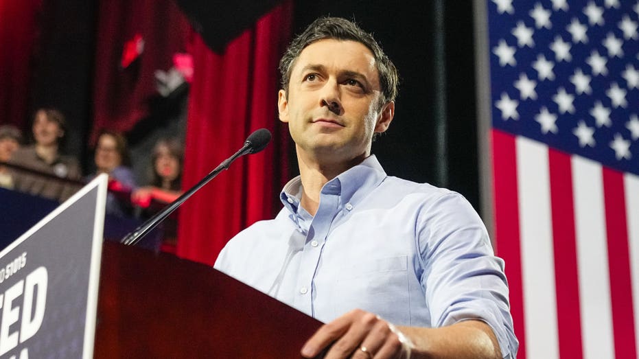Dem senator says ‘zero interest in running for president’ in debate with GOP opponent Dem senator says ‘zero interest in running for president’ in debate with GOP opponent