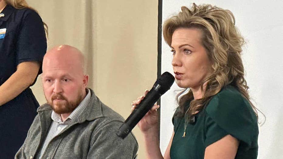 Trump-backed Alaska candidate blasts ‘so-called Republican’ Murkowski for endorsing Dem Trump-backed Alaska candidate blasts ‘so-called Republican’ Murkowski for endorsing Dem