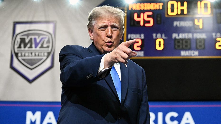Trump touts ‘golden age’ at Ohio rally, urges voters to deliver GOP midterm wins Trump touts ‘golden age’ at Ohio rally, urges voters to deliver GOP midterm wins