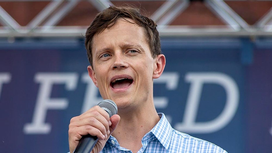 Drag queens, trans pastor, abortion rallies: Inside Dem governor hopeful’s progressive church