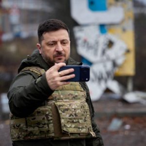 Zelenskyy says willing to drop NATO membership bid ahead of peace talks