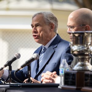 Election experts cautious as Abbott touts voter roll purge