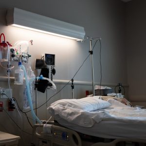 Experts cast doubt on state’s report that undocumented immigrants cost Texas hospitals $122M in a month