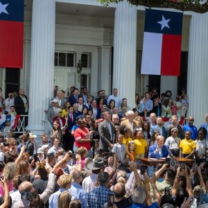 Nearly 96,000 students receiving Texas school voucher award notices