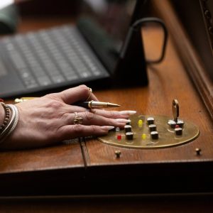 Overriding a Texas governor’s veto can be impossible. Lawmakers are trying to change that.