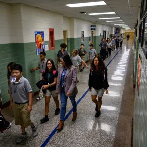 Texas lawmakers advancing bill to ban kids from social media