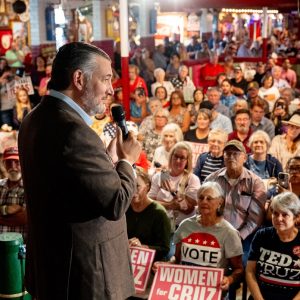 FEC clears Ted Cruz of wrongdoing over podcast syndicator’s donations to super PAC