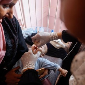 First children in Gaza given polio vaccines a day before planned UN rollout