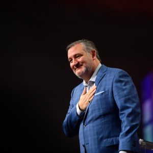 Sen. Ted Cruz makes Iowa appearance, fueling speculation about another presidential bid