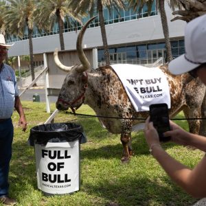 Abbott trolls Talarico with tacos and cattle at Texas Democratic Convention, ignoring opponent Hinojosa