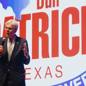 Lt. Gov. Dan Patrick proposes penalties for schools that keep “vulgar” books on library shelves