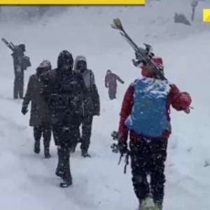 J-K: Light snowfall in higher reaches of Kashmir, IMD predicts cloudy weather for…