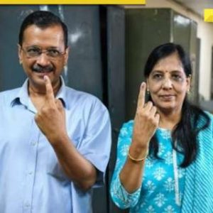 Meet Sunita Kejriwal, Arvind Kejriwals’s wife, who was former IRS officer, met him during…