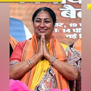 Delhi CM Rekha Gupta sees man throw ‘roti’ at cow on busy road, approaches him and does this
