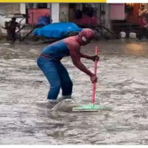 Spider-Man arrives to rescue Mumbaikars! Viral video shows a masked man draining waterlogged roads in Mumbai with a mop in hand – WATCH