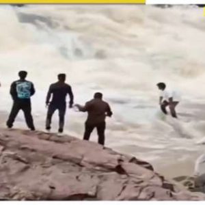 TERRIFYING: Viral Video Shows 22-Year-Old YouTuber Washing Away While Filming Reels at the Duduma Waterfall in Odisha-WATCH