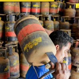 LPG Crisis amid US-Iran War: Rumours of supply disruption trigger panic buying in UP, details here