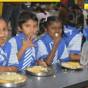 LPG crisis hits Mid Day Meal scheme for Rs 11 crore school students, firewood, briquettes bring used