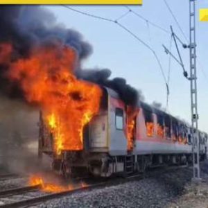 Huge fire breaks out on Delhi-bound Rajdhani Express in Madhya Pradesh, dozens of passengers evacuated, details here