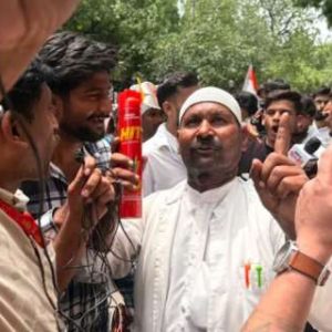 Cockroach Janta Party Protest: Man carries ‘Hit’ spray to Jantar Mantar, calls movement part of ‘Tukde-Tukde gang’