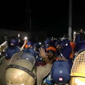 Nihang Sikhs clash with police, breach barricades at Himachal-Uttarakhand border, Dehradun on alert
