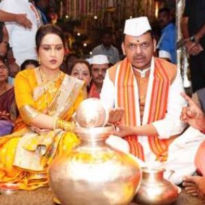 VHP asks to keep Muslims out of garba and dandiya events; this is what Maharashtra CM’s wife has said
