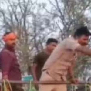 Bihar Police’s SHO threatens to open fire on flood-hit people for demanding relief material! Watch video