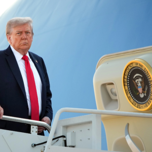 Back from Alaska, Trump starts week with crucial foreign policy talks over Ukraine war