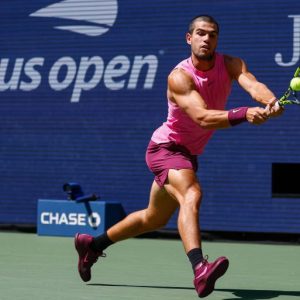 US Open: Carlos Alcaraz cruises into 2025 semifinals