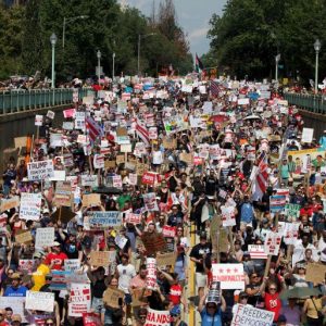 Trump threatens ‘war’ on Chicago as thousands protest federal crackdown