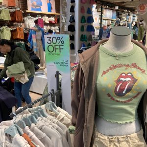 US consumer confidence plunges to four-year low