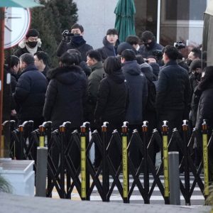 South Korean authorities halt bid to arrest Yoon after hours-long standoff