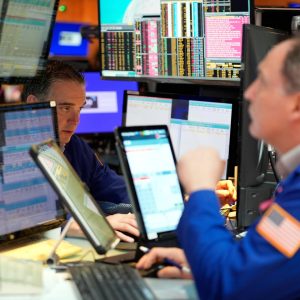 Automakers suspend financial guidance amid tariff uncertainty