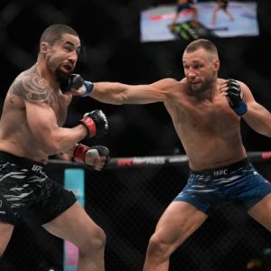 De Ridder beats Whittaker in split decision at UFC Abu Dhabi