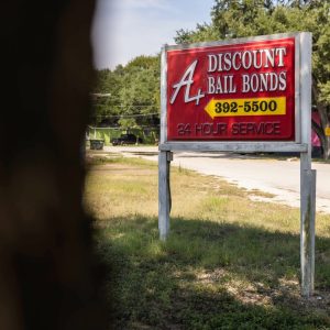 In bail talks, lawmakers close in on Texas GOP goal of keeping defendants in jail