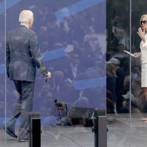WATCH: Would-be second-term President Biden left searching for family on stage after Obama Center opening