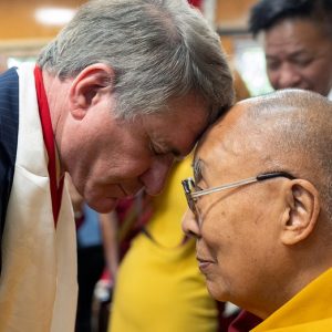 U.S. lawmakers meet with Dalai Lama in India, sparking anger from China