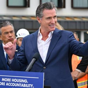 Newsom defends fire response with fact-check site linking to Dem Party fundraising platform