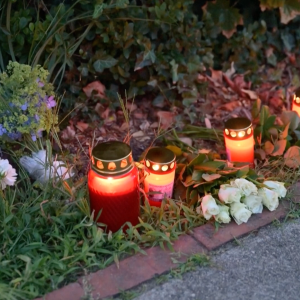 Mourners light candles after deadly German shelter shooting