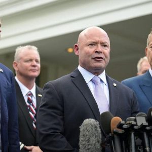 Powerful union leader backs Republican in key Senate showdown