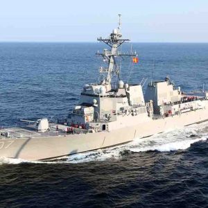 US signals readiness to escort tankers through Hormuz as traffic thins, but no mission has been launched