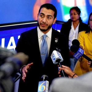 Top Dem hopeful flips script after years in socialist orbit with puzzling claim