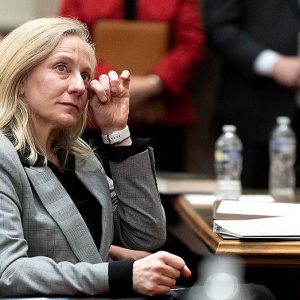 WATCH: Spanberger knocked for ‘bait and switch’ hypocrisy as popularity plummets amid redistricting fiasco