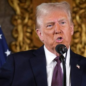 Trump strikes back with retaliatory measures against Colombia for rejecting deportation flights
