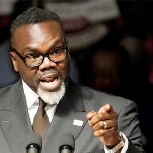 Brandon Johnson’s progressive tax push puts Chicago on brink of rare shutdown as mayor weighs veto